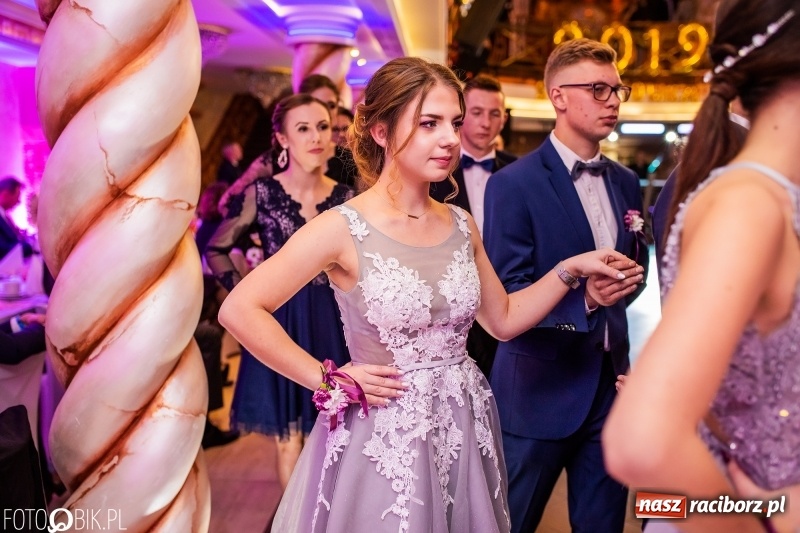 Zdjęcie w galerii na portalu naszraciborz.pl: Poloneza czas zacząć. Ekonomik bawi się w Acropolis w Pokrzywnicy FOTO i WIDEO wiadomości z regionu