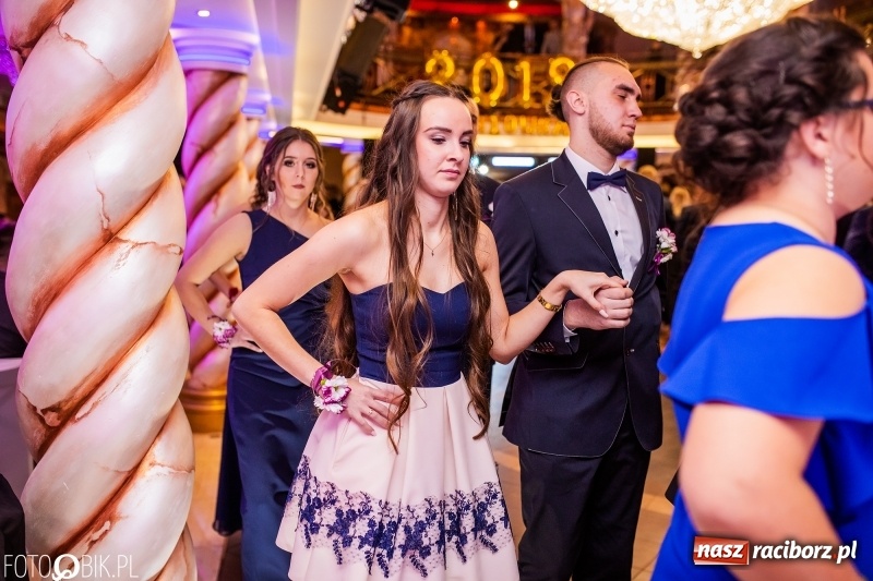 Zdjęcie w galerii na portalu naszraciborz.pl: Poloneza czas zacząć. Ekonomik bawi się w Acropolis w Pokrzywnicy FOTO i WIDEO wiadomości z regionu