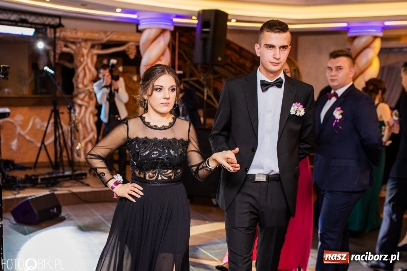 Zdjęcie w galerii na portalu naszraciborz.pl: Poloneza czas zacząć. Ekonomik bawi się w Acropolis w Pokrzywnicy FOTO i WIDEO wiadomości z regionu