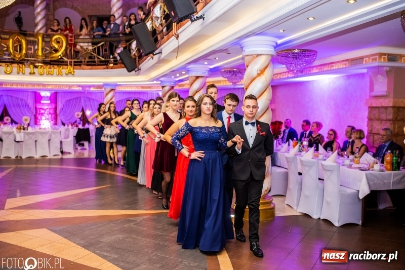 Zdjęcie w galerii na portalu naszraciborz.pl: Poloneza czas zacząć. Ekonomik bawi się w Acropolis w Pokrzywnicy FOTO i WIDEO wiadomości z regionu