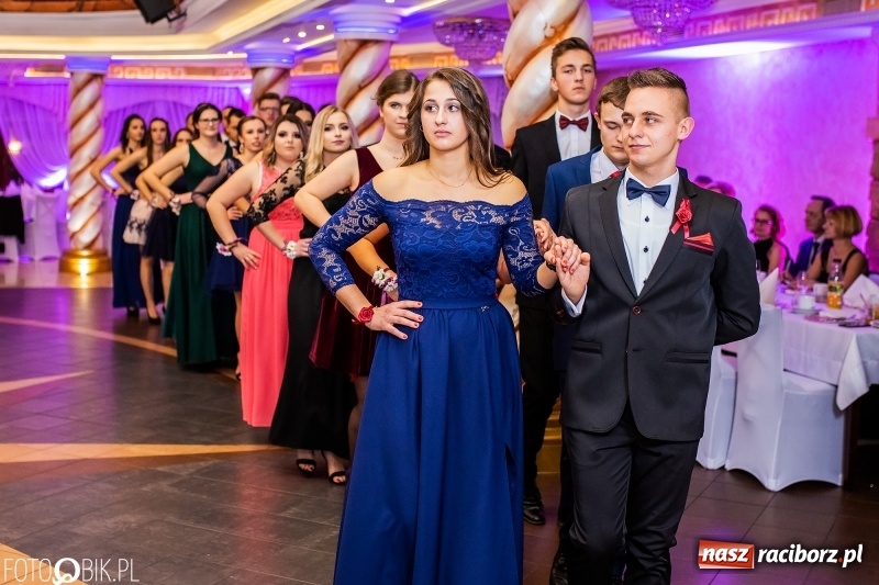 Zdjęcie w galerii na portalu naszraciborz.pl: Poloneza czas zacząć. Ekonomik bawi się w Acropolis w Pokrzywnicy FOTO i WIDEO wiadomości z regionu