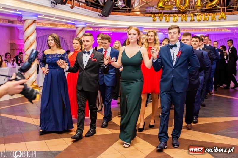 Zdjęcie w galerii na portalu naszraciborz.pl: Poloneza czas zacząć. Ekonomik bawi się w Acropolis w Pokrzywnicy FOTO i WIDEO wiadomości z regionu