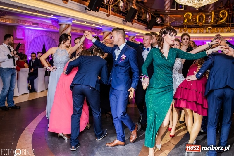 Zdjęcie w galerii na portalu naszraciborz.pl: Poloneza czas zacząć. Ekonomik bawi się w Acropolis w Pokrzywnicy FOTO i WIDEO wiadomości z regionu