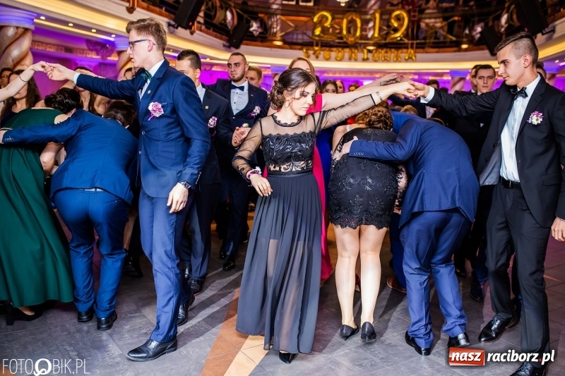 Zdjęcie w galerii na portalu naszraciborz.pl: Poloneza czas zacząć. Ekonomik bawi się w Acropolis w Pokrzywnicy FOTO i WIDEO wiadomości z regionu