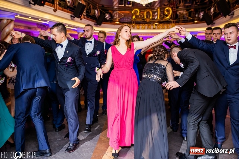 Zdjęcie w galerii na portalu naszraciborz.pl: Poloneza czas zacząć. Ekonomik bawi się w Acropolis w Pokrzywnicy FOTO i WIDEO wiadomości z regionu