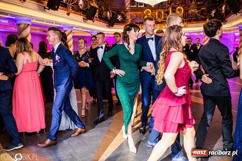 Zdjęcie w galerii na portalu naszraciborz.pl: Poloneza czas zacząć. Ekonomik bawi się w Acropolis w Pokrzywnicy FOTO i WIDEO wiadomości z regionu