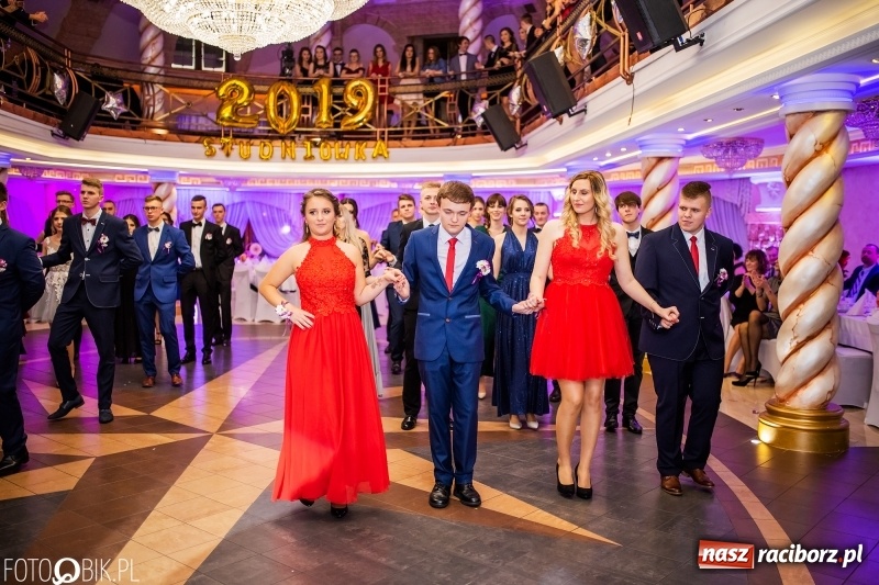 Zdjęcie w galerii na portalu naszraciborz.pl: Poloneza czas zacząć. Ekonomik bawi się w Acropolis w Pokrzywnicy FOTO i WIDEO wiadomości z regionu