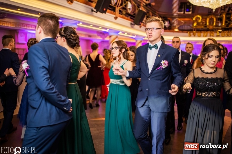 Zdjęcie w galerii na portalu naszraciborz.pl: Poloneza czas zacząć. Ekonomik bawi się w Acropolis w Pokrzywnicy FOTO i WIDEO wiadomości z regionu