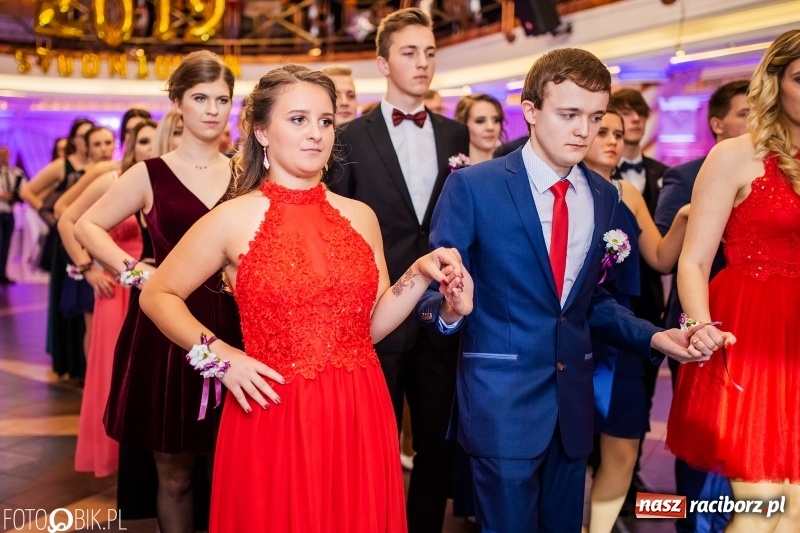 Zdjęcie w galerii na portalu naszraciborz.pl: Poloneza czas zacząć. Ekonomik bawi się w Acropolis w Pokrzywnicy FOTO i WIDEO wiadomości z regionu