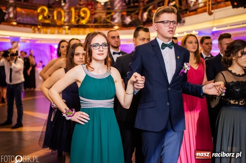 Zdjęcie w galerii na portalu naszraciborz.pl: Poloneza czas zacząć. Ekonomik bawi się w Acropolis w Pokrzywnicy FOTO i WIDEO wiadomości z regionu