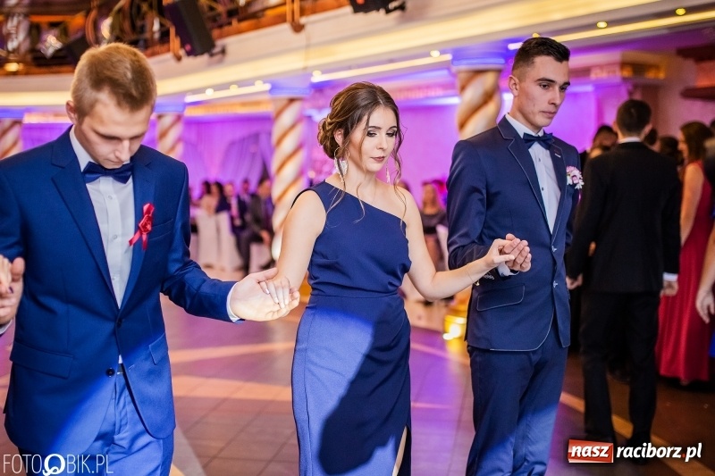 Zdjęcie w galerii na portalu naszraciborz.pl: Poloneza czas zacząć. Ekonomik bawi się w Acropolis w Pokrzywnicy FOTO i WIDEO wiadomości z regionu