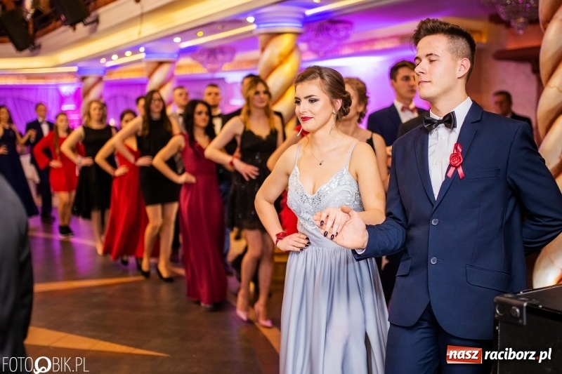 Zdjęcie w galerii na portalu naszraciborz.pl: Poloneza czas zacząć. Ekonomik bawi się w Acropolis w Pokrzywnicy FOTO i WIDEO wiadomości z regionu