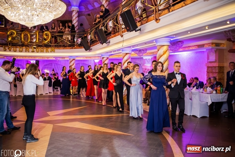 Zdjęcie w galerii na portalu naszraciborz.pl: Poloneza czas zacząć. Ekonomik bawi się w Acropolis w Pokrzywnicy FOTO i WIDEO wiadomości z regionu