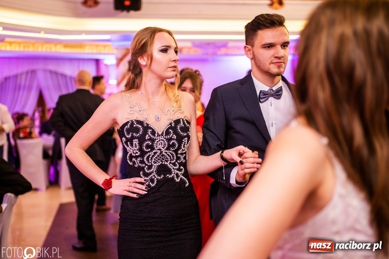 Zdjęcie w galerii na portalu naszraciborz.pl: Poloneza czas zacząć. Ekonomik bawi się w Acropolis w Pokrzywnicy FOTO i WIDEO wiadomości z regionu