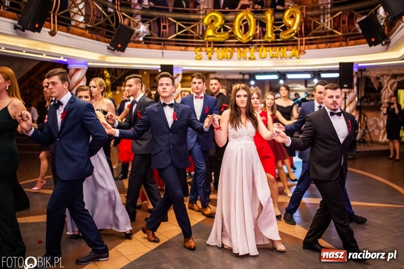 Zdjęcie w galerii na portalu naszraciborz.pl: Poloneza czas zacząć. Ekonomik bawi się w Acropolis w Pokrzywnicy FOTO i WIDEO wiadomości z regionu