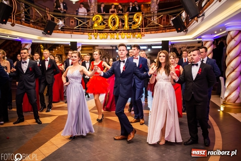 Zdjęcie w galerii na portalu naszraciborz.pl: Poloneza czas zacząć. Ekonomik bawi się w Acropolis w Pokrzywnicy FOTO i WIDEO wiadomości z regionu