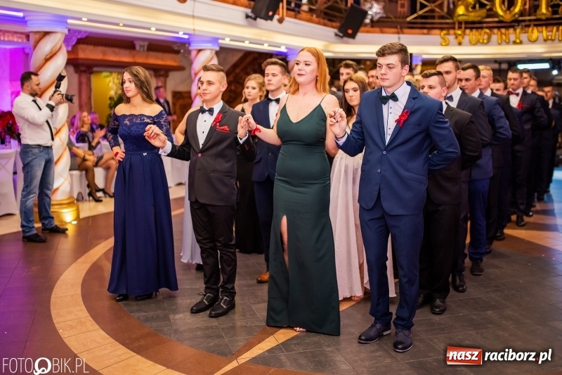 Zdjęcie w galerii na portalu naszraciborz.pl: Poloneza czas zacząć. Ekonomik bawi się w Acropolis w Pokrzywnicy FOTO i WIDEO wiadomości z regionu