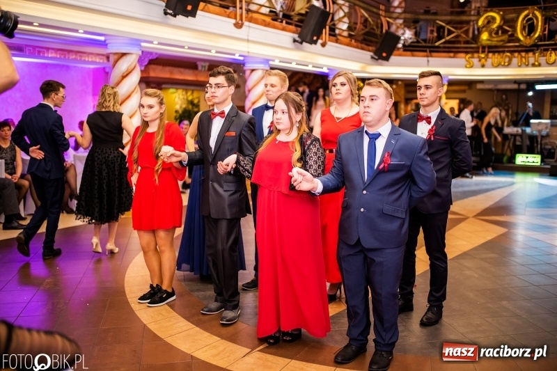 Zdjęcie w galerii na portalu naszraciborz.pl: Poloneza czas zacząć. Ekonomik bawi się w Acropolis w Pokrzywnicy FOTO i WIDEO wiadomości z regionu