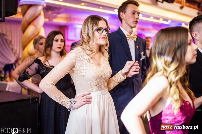 Zdjęcie w galerii na portalu naszraciborz.pl: Poloneza czas zacząć. Ekonomik bawi się w Acropolis w Pokrzywnicy FOTO i WIDEO wiadomości z regionu