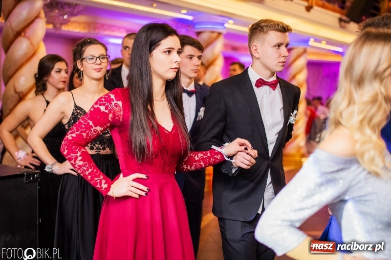 Zdjęcie w galerii na portalu naszraciborz.pl: Poloneza czas zacząć. Ekonomik bawi się w Acropolis w Pokrzywnicy FOTO i WIDEO wiadomości z regionu