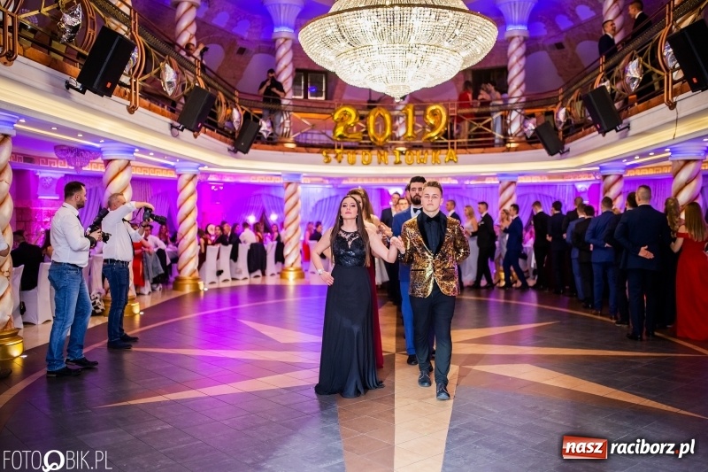 Zdjęcie w galerii na portalu naszraciborz.pl: Poloneza czas zacząć. Ekonomik bawi się w Acropolis w Pokrzywnicy FOTO i WIDEO wiadomości z regionu