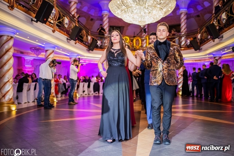 Zdjęcie w galerii na portalu naszraciborz.pl: Poloneza czas zacząć. Ekonomik bawi się w Acropolis w Pokrzywnicy FOTO i WIDEO wiadomości z regionu