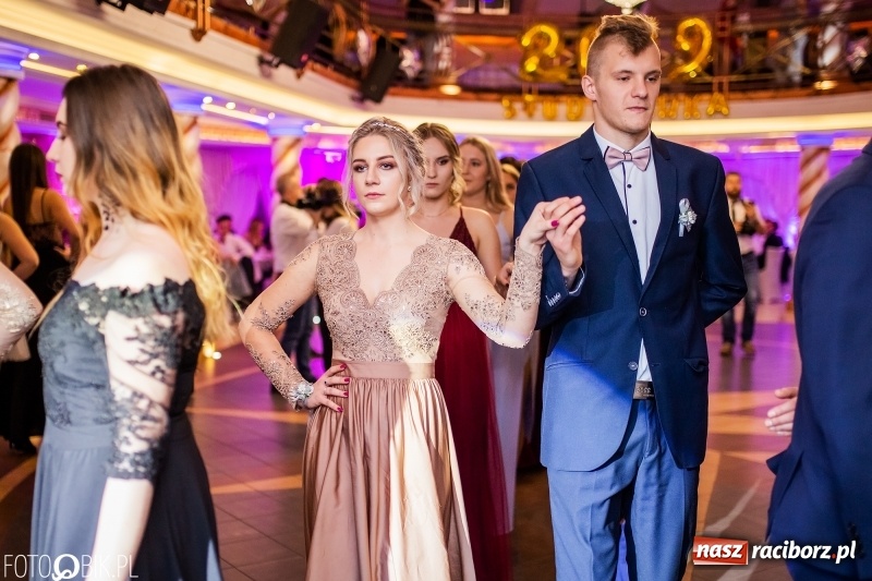 Zdjęcie w galerii na portalu naszraciborz.pl: Poloneza czas zacząć. Ekonomik bawi się w Acropolis w Pokrzywnicy FOTO i WIDEO wiadomości z regionu