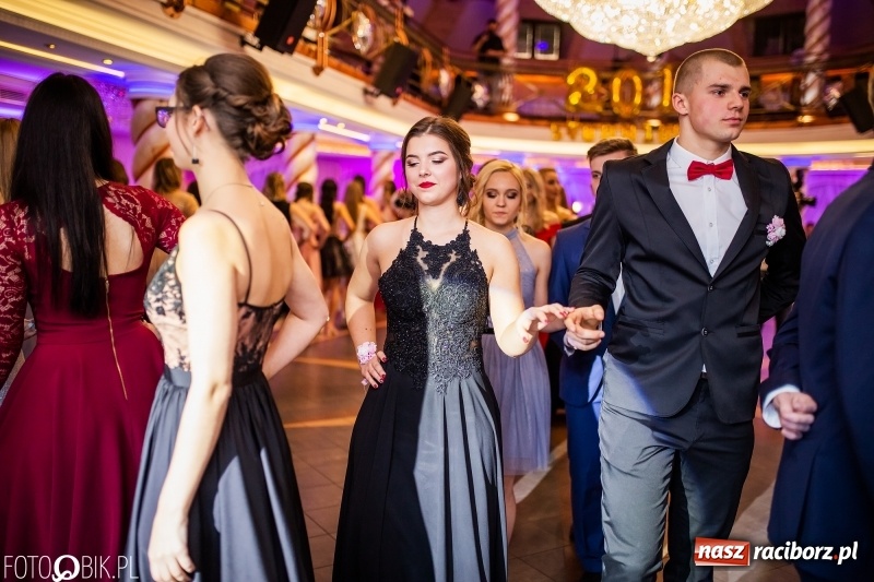 Zdjęcie w galerii na portalu naszraciborz.pl: Poloneza czas zacząć. Ekonomik bawi się w Acropolis w Pokrzywnicy FOTO i WIDEO wiadomości z regionu