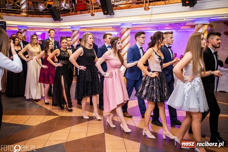 Zdjęcie w galerii na portalu naszraciborz.pl: Poloneza czas zacząć. Ekonomik bawi się w Acropolis w Pokrzywnicy FOTO i WIDEO wiadomości z regionu