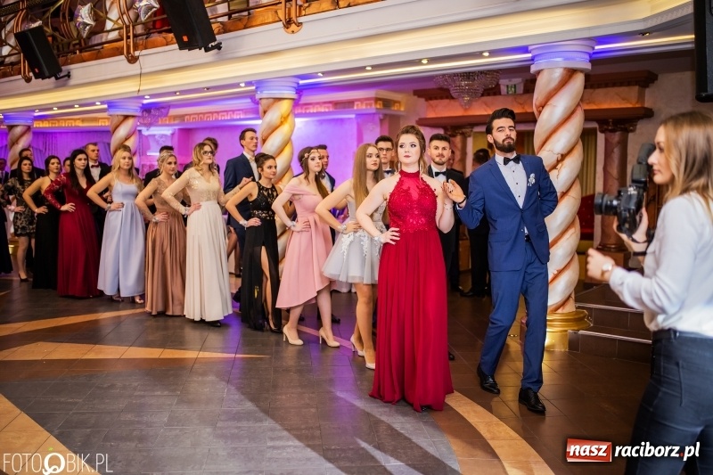 Zdjęcie w galerii na portalu naszraciborz.pl: Poloneza czas zacząć. Ekonomik bawi się w Acropolis w Pokrzywnicy FOTO i WIDEO wiadomości z regionu