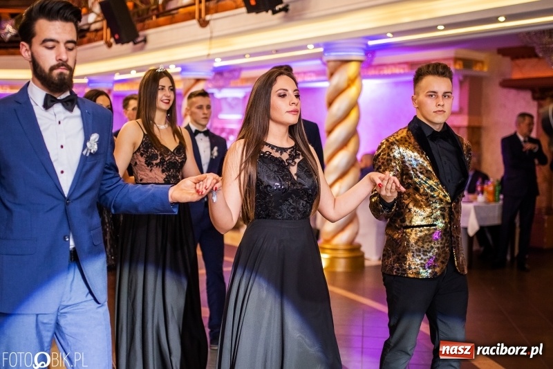 Zdjęcie w galerii na portalu naszraciborz.pl: Poloneza czas zacząć. Ekonomik bawi się w Acropolis w Pokrzywnicy FOTO i WIDEO wiadomości z regionu