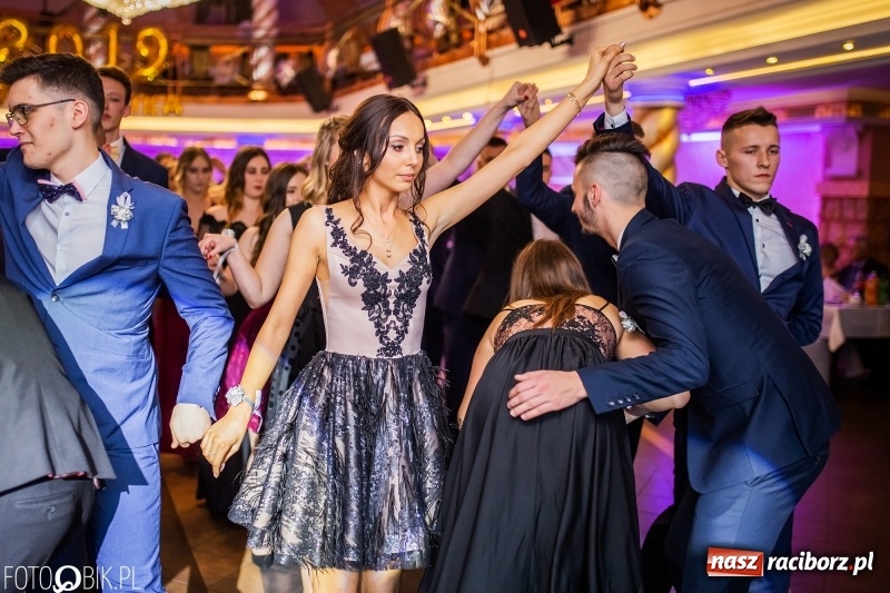 Zdjęcie w galerii na portalu naszraciborz.pl: Poloneza czas zacząć. Ekonomik bawi się w Acropolis w Pokrzywnicy FOTO i WIDEO wiadomości z regionu