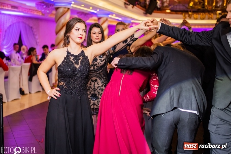 Zdjęcie w galerii na portalu naszraciborz.pl: Poloneza czas zacząć. Ekonomik bawi się w Acropolis w Pokrzywnicy FOTO i WIDEO wiadomości z regionu