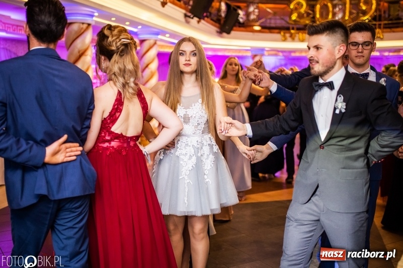 Zdjęcie w galerii na portalu naszraciborz.pl: Poloneza czas zacząć. Ekonomik bawi się w Acropolis w Pokrzywnicy FOTO i WIDEO wiadomości z regionu