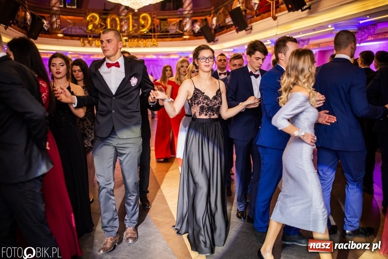 Zdjęcie w galerii na portalu naszraciborz.pl: Poloneza czas zacząć. Ekonomik bawi się w Acropolis w Pokrzywnicy FOTO i WIDEO wiadomości z regionu