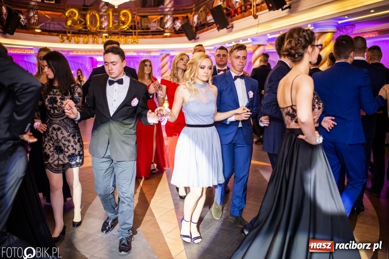 Zdjęcie w galerii na portalu naszraciborz.pl: Poloneza czas zacząć. Ekonomik bawi się w Acropolis w Pokrzywnicy FOTO i WIDEO wiadomości z regionu