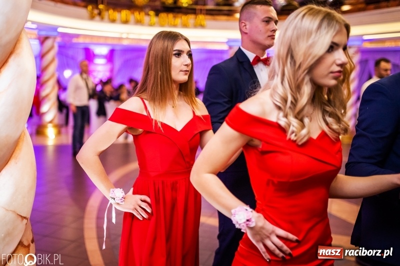 Zdjęcie w galerii na portalu naszraciborz.pl: Poloneza czas zacząć. Ekonomik bawi się w Acropolis w Pokrzywnicy FOTO i WIDEO wiadomości z regionu