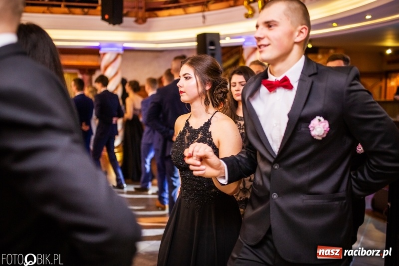 Zdjęcie w galerii na portalu naszraciborz.pl: Poloneza czas zacząć. Ekonomik bawi się w Acropolis w Pokrzywnicy FOTO i WIDEO wiadomości z regionu