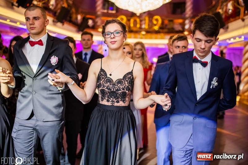 Zdjęcie w galerii na portalu naszraciborz.pl: Poloneza czas zacząć. Ekonomik bawi się w Acropolis w Pokrzywnicy FOTO i WIDEO wiadomości z regionu