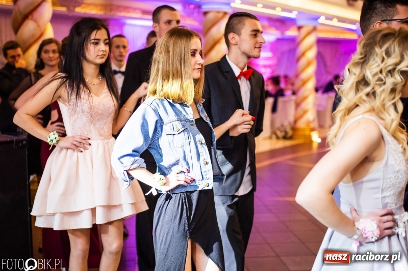 Zdjęcie w galerii na portalu naszraciborz.pl: Poloneza czas zacząć. Ekonomik bawi się w Acropolis w Pokrzywnicy FOTO i WIDEO wiadomości z regionu