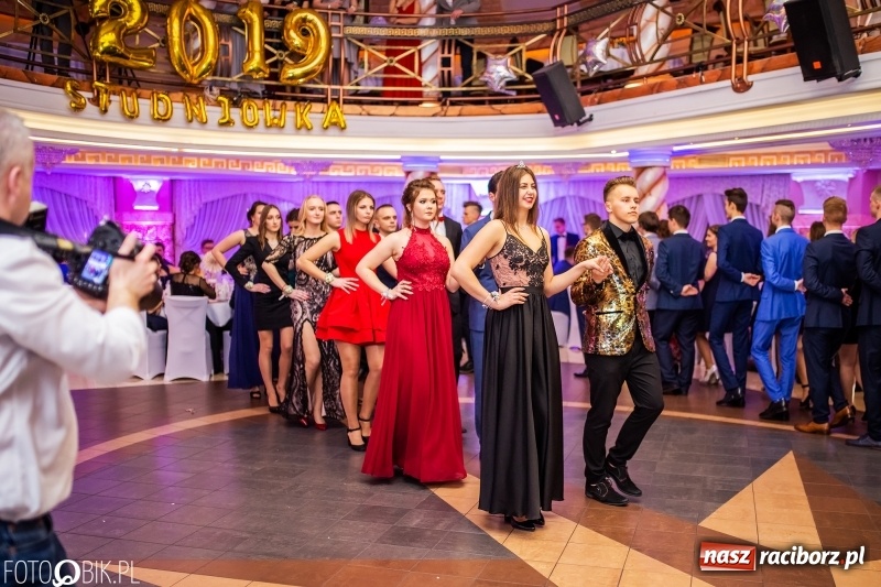 Zdjęcie w galerii na portalu naszraciborz.pl: Poloneza czas zacząć. Ekonomik bawi się w Acropolis w Pokrzywnicy FOTO i WIDEO wiadomości z regionu