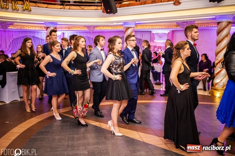 Zdjęcie w galerii na portalu naszraciborz.pl: Poloneza czas zacząć. Ekonomik bawi się w Acropolis w Pokrzywnicy FOTO i WIDEO wiadomości z regionu