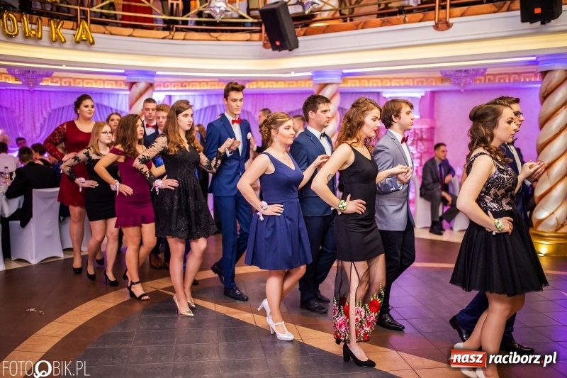 Zdjęcie w galerii na portalu naszraciborz.pl: Poloneza czas zacząć. Ekonomik bawi się w Acropolis w Pokrzywnicy FOTO i WIDEO wiadomości z regionu