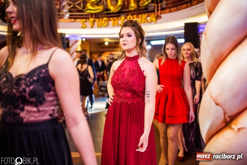 Zdjęcie w galerii na portalu naszraciborz.pl: Poloneza czas zacząć. Ekonomik bawi się w Acropolis w Pokrzywnicy FOTO i WIDEO wiadomości z regionu