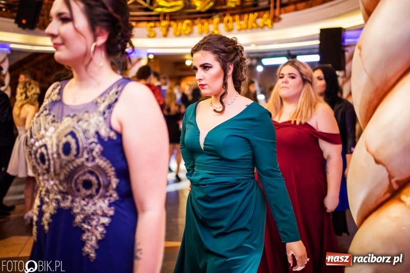 Zdjęcie w galerii na portalu naszraciborz.pl: Poloneza czas zacząć. Ekonomik bawi się w Acropolis w Pokrzywnicy FOTO i WIDEO wiadomości z regionu