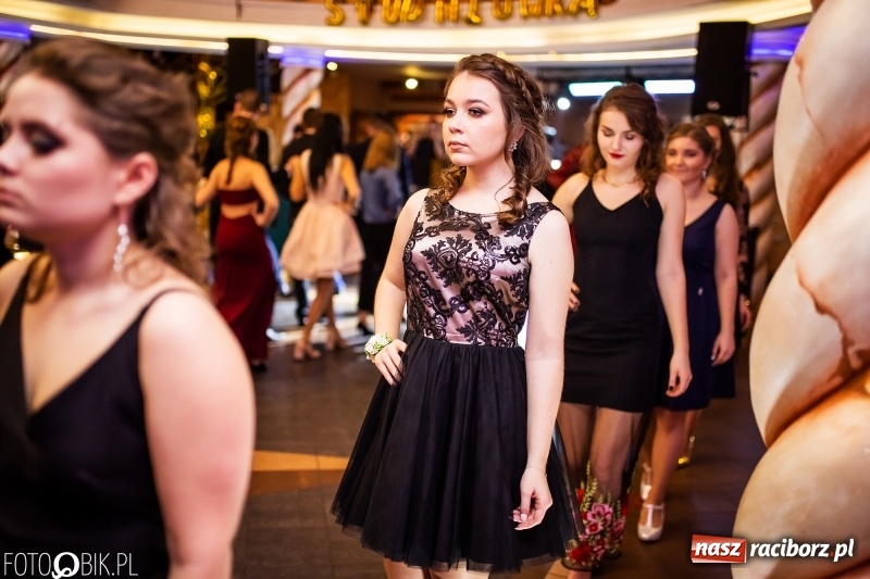 Zdjęcie w galerii na portalu naszraciborz.pl: Poloneza czas zacząć. Ekonomik bawi się w Acropolis w Pokrzywnicy FOTO i WIDEO wiadomości z regionu