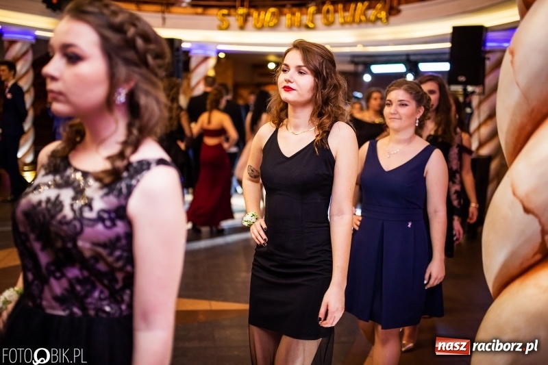 Zdjęcie w galerii na portalu naszraciborz.pl: Poloneza czas zacząć. Ekonomik bawi się w Acropolis w Pokrzywnicy FOTO i WIDEO wiadomości z regionu