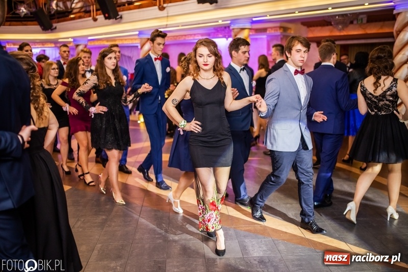 Zdjęcie w galerii na portalu naszraciborz.pl: Poloneza czas zacząć. Ekonomik bawi się w Acropolis w Pokrzywnicy FOTO i WIDEO wiadomości z regionu