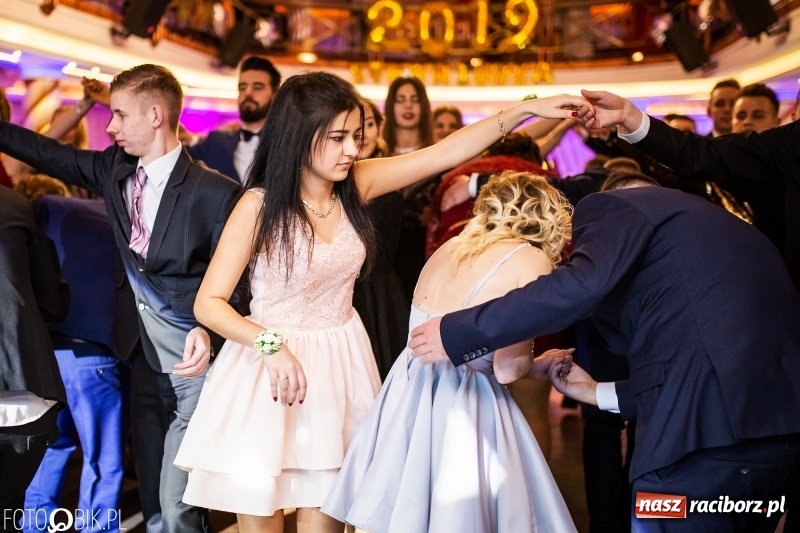 Zdjęcie w galerii na portalu naszraciborz.pl: Poloneza czas zacząć. Ekonomik bawi się w Acropolis w Pokrzywnicy FOTO i WIDEO wiadomości z regionu