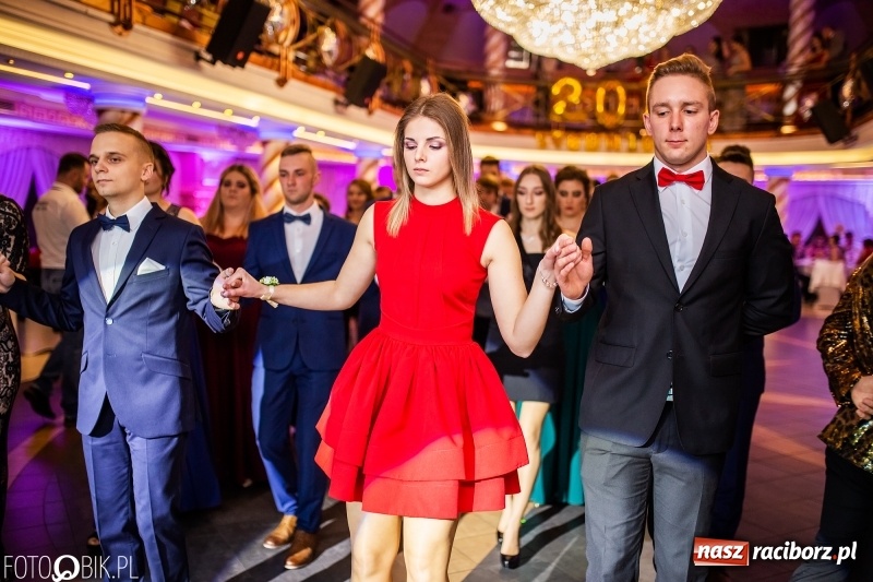 Zdjęcie w galerii na portalu naszraciborz.pl: Poloneza czas zacząć. Ekonomik bawi się w Acropolis w Pokrzywnicy FOTO i WIDEO wiadomości z regionu